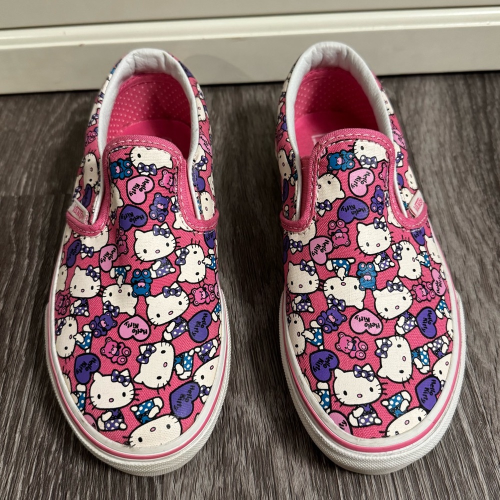 Vans Hello Kitty Kids Size 2 in Pink and Purple